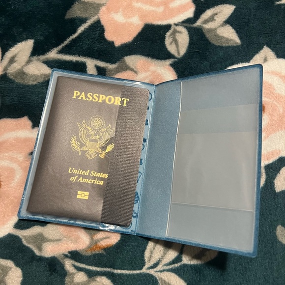 Cinnamoroll Passport Cover - Picture 2 of 6